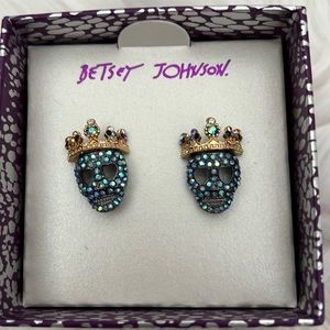 Betsey Johnson skull earrings new